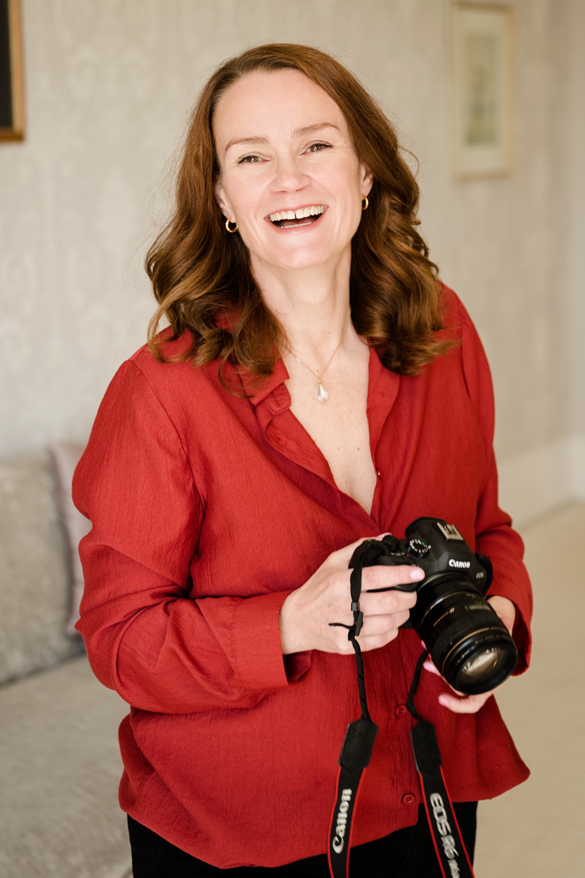 Chantal smiling while holding her camera