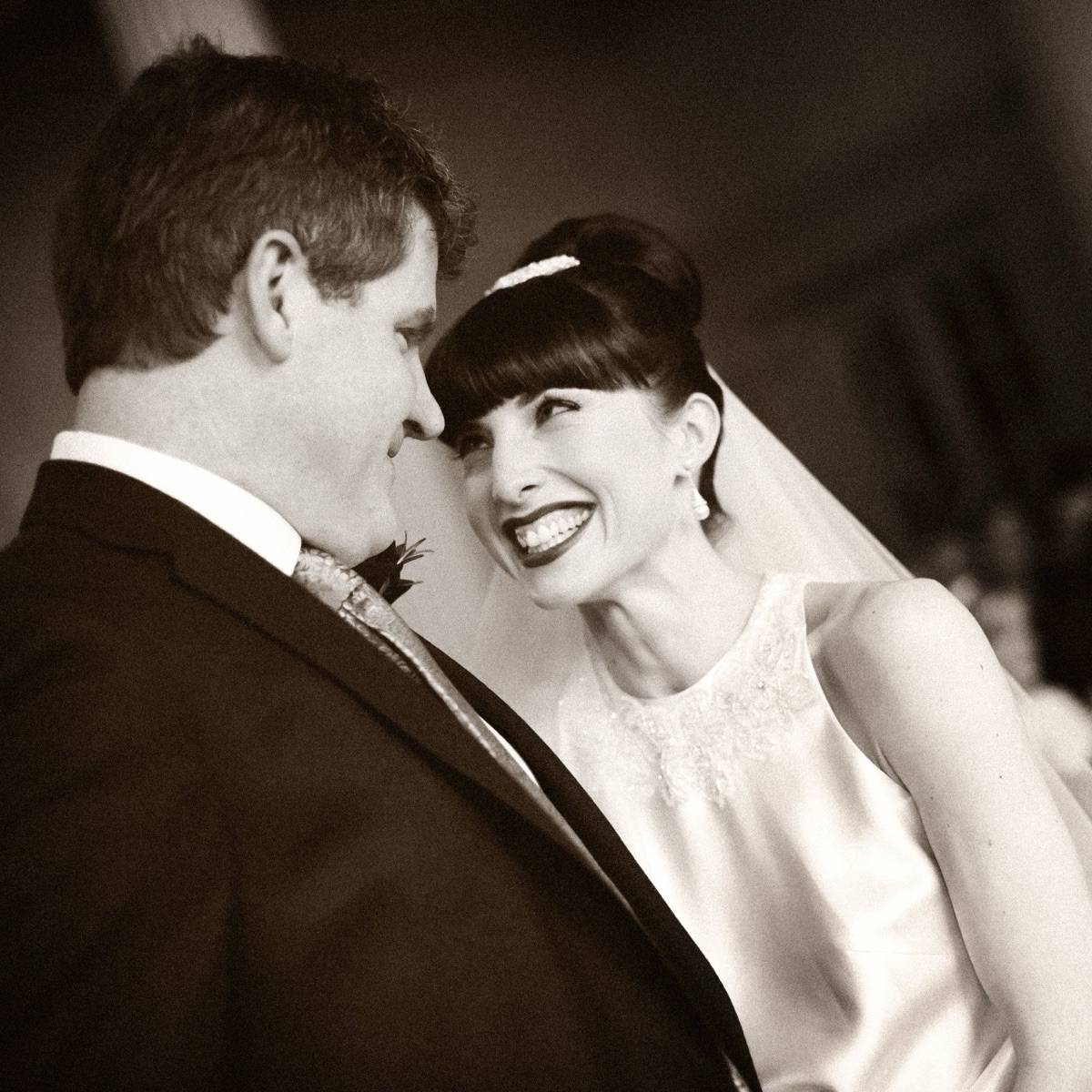 Couple exchanging vows at Hampton Court House